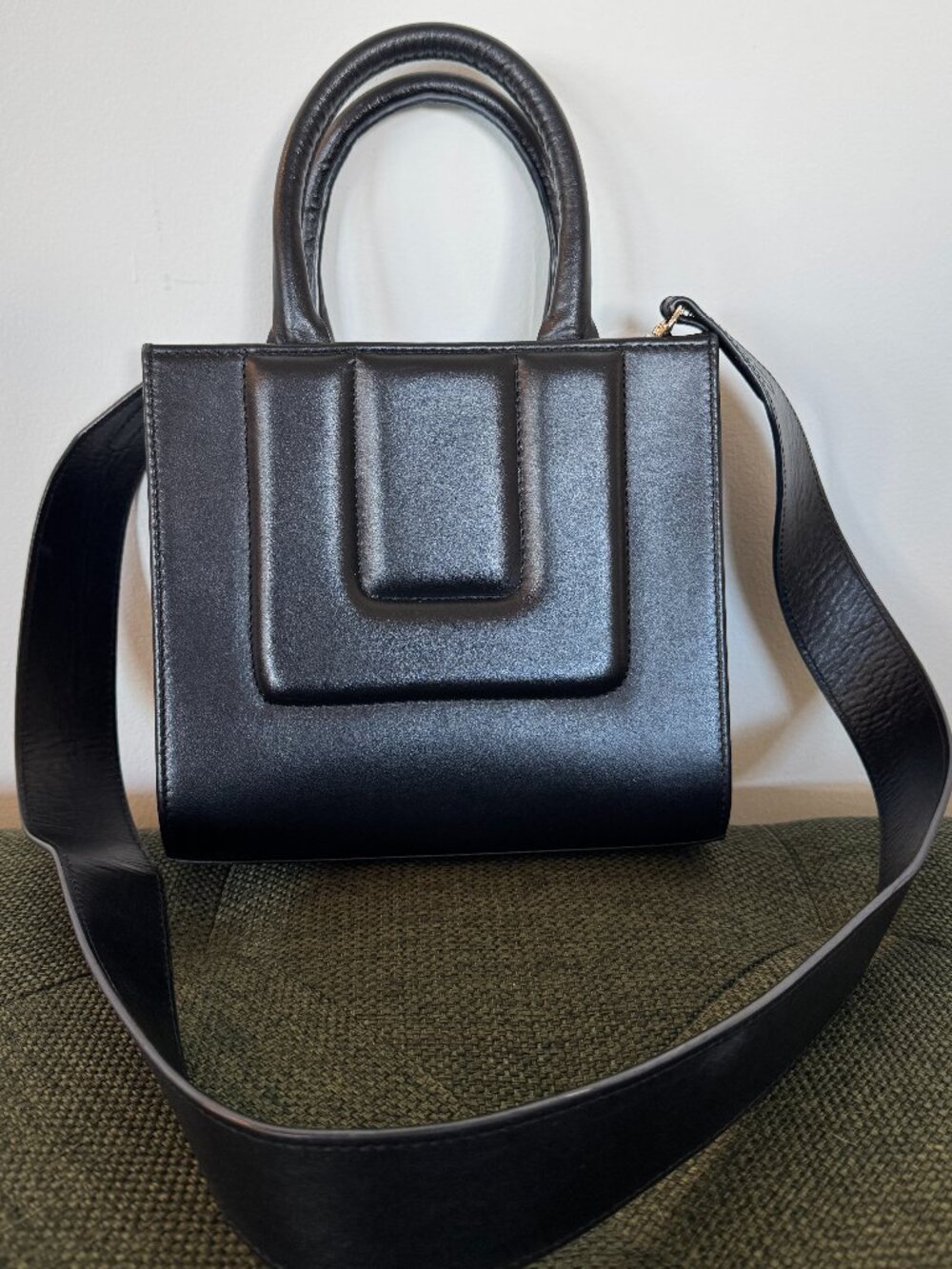 DESTREE black leather handbag with magnetic closure